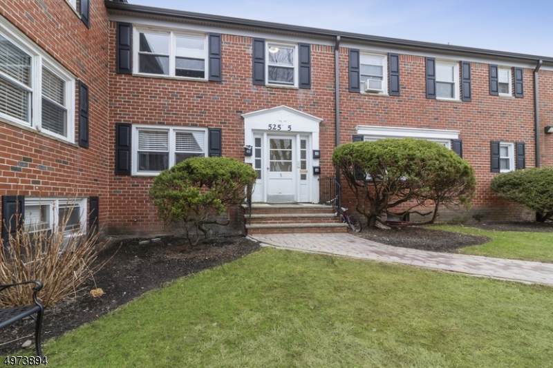 525 Main St - 5D - Photo 1