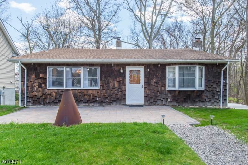 725 Ringwood Ave - Photo 1