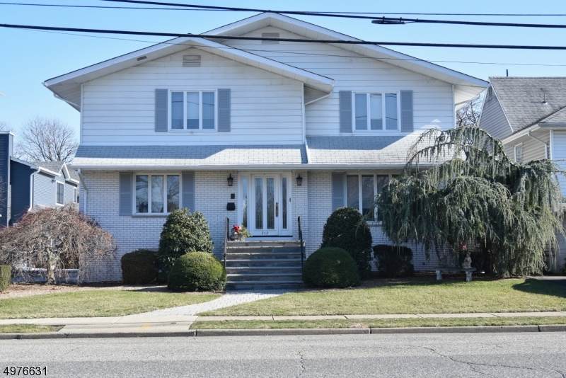 212 Burton Ave - Photo 1 212 Burton Ave - Photo 1