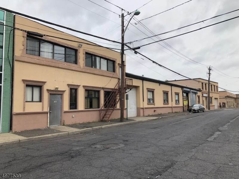 174 Getty Ave - Photo 1