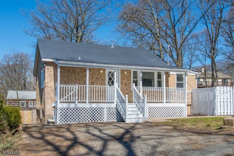 312 Windsor Ave - Photo 1