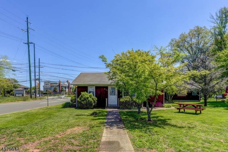 209 Pierce St - Photo 1