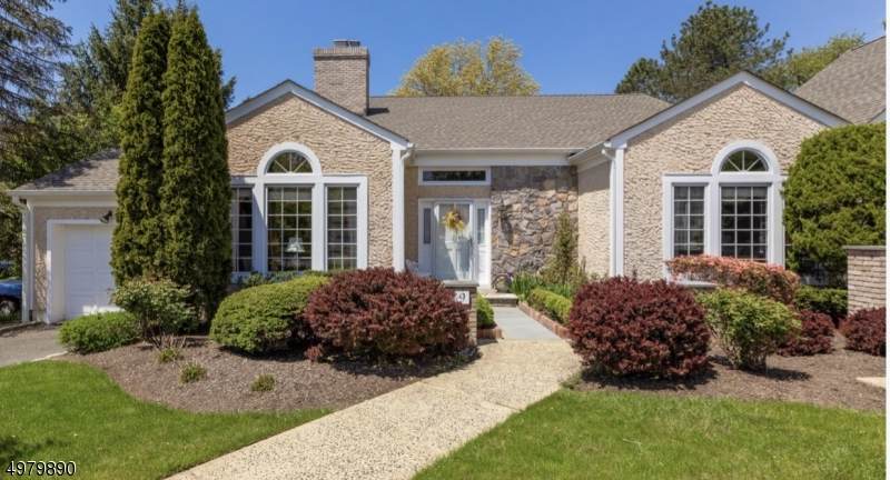 9 Rolling Hill Ct - Photo 1