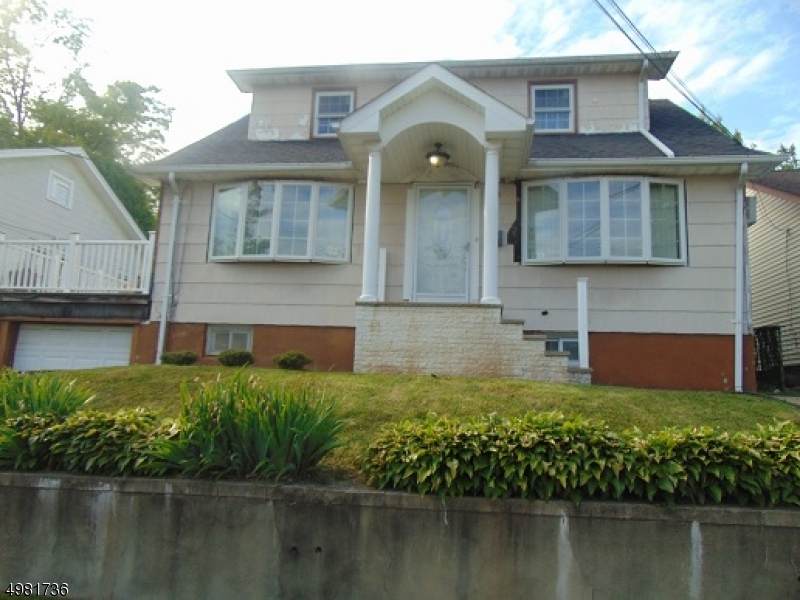 559 Leo St - Photo 1