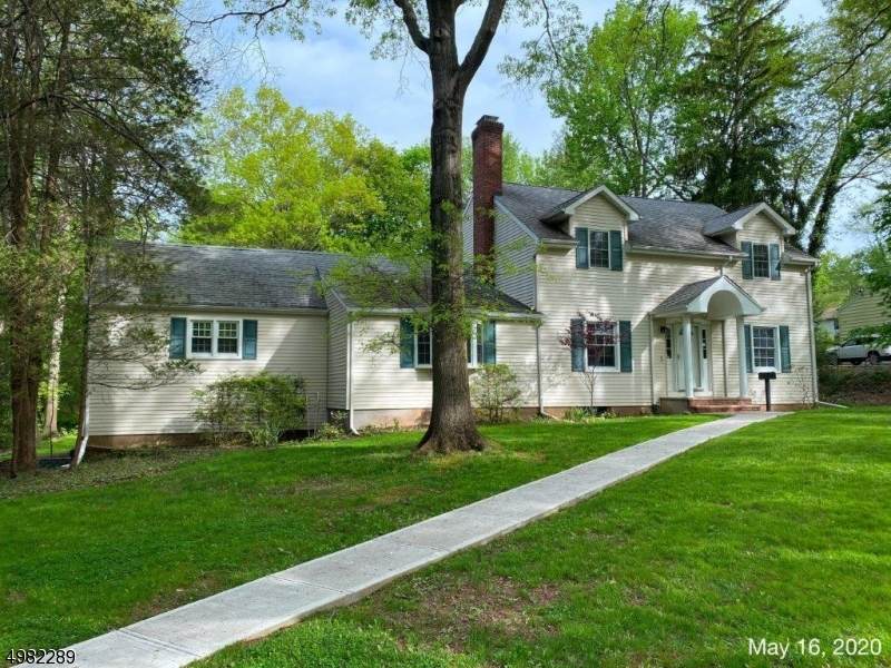 1955 Parkwood Dr - Photo 1