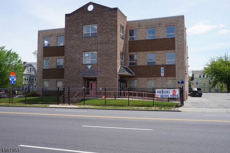 110 S Grove St - Photo 1