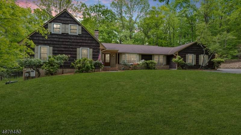 61 Carrar Dr - Photo 1