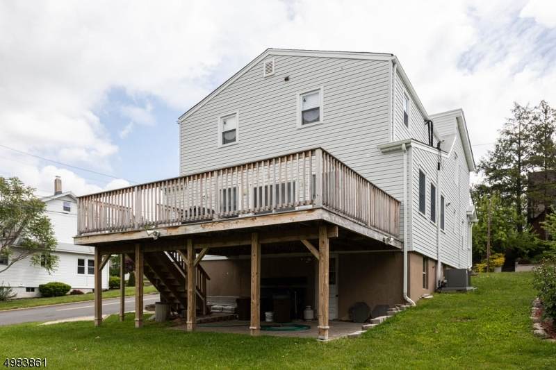 101 Elizabeth St - Photo 1