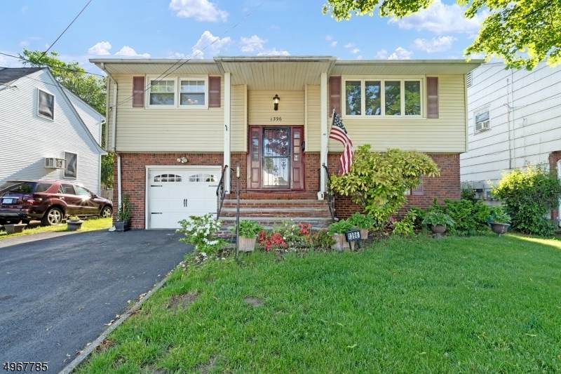 1396 Gustav Ave - Photo 1