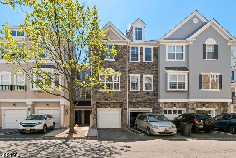 21 Devonshire Dr - Photo 1