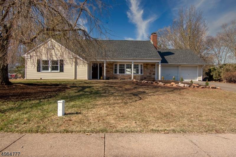 18 Sweetbriar Rd - Photo 1