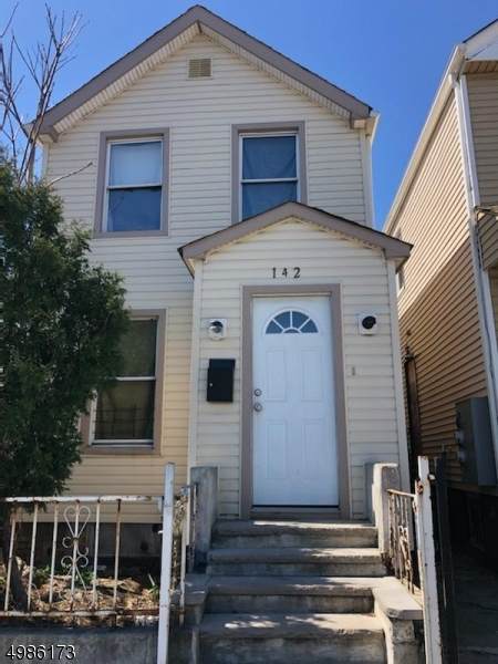 142 Summer Ave - Photo 1