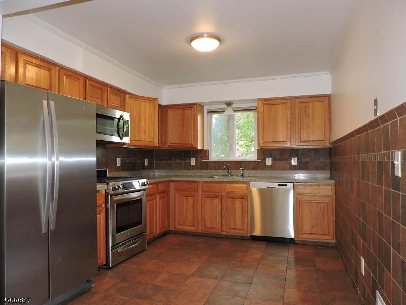 315 Livingston St - Photo 1