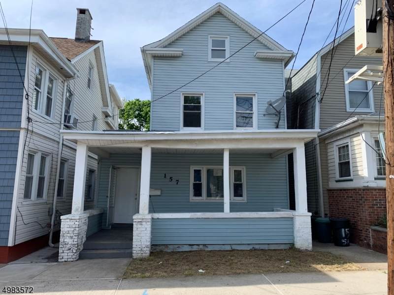 157 Sayre St - Photo 1