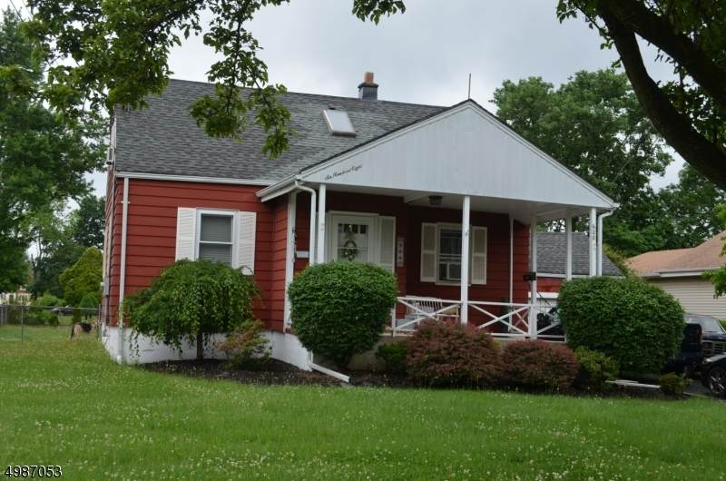 608 Putman Ave - Photo 1