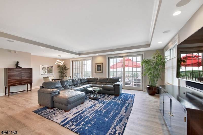 40 W Park Place Unit 701 - Photo 1