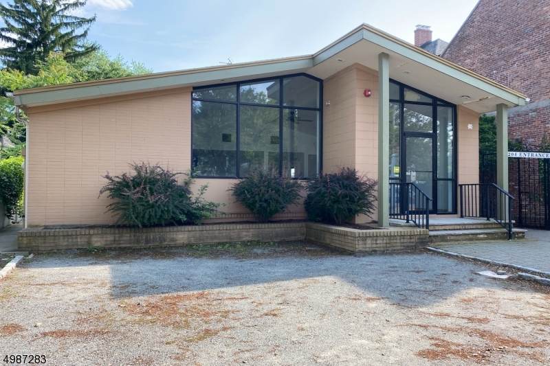 204 Bellevue Ave - Photo 1