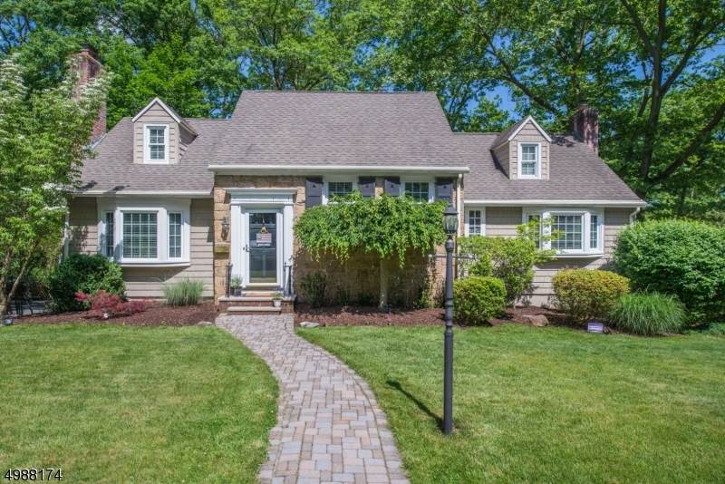 170 Oakwood Dr - Photo 1