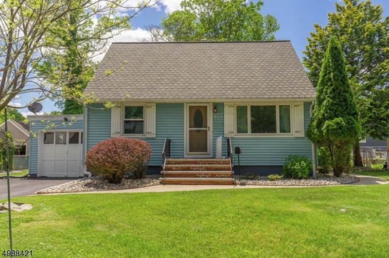 916 Sterling St - Photo 1