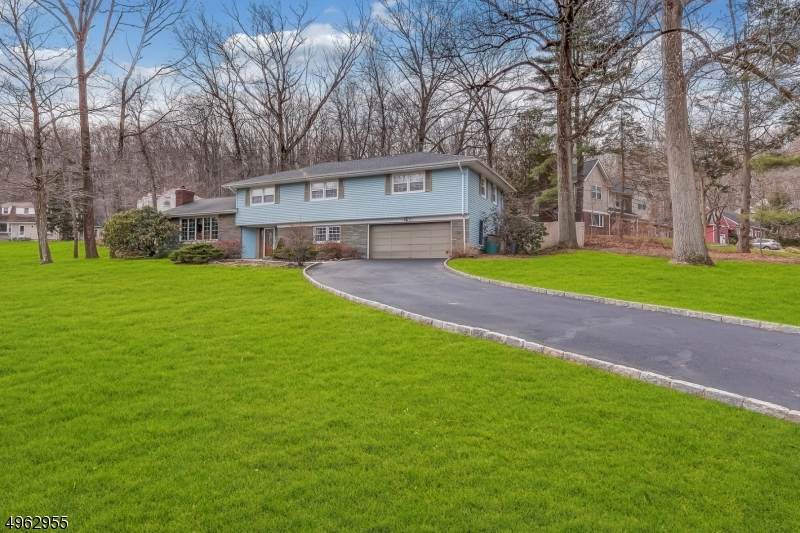 4 Deer Lawn Ct - Photo 1
