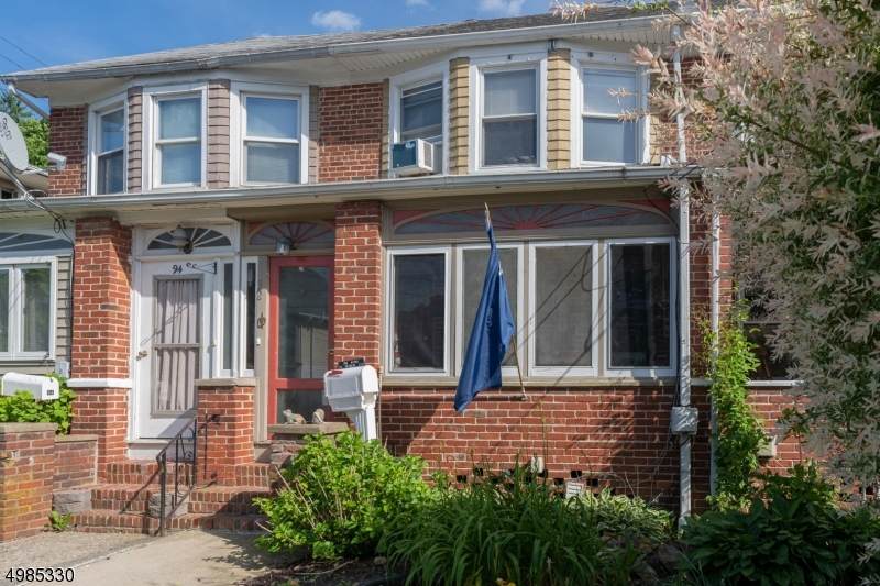 92 Youmans Ave - Photo 1