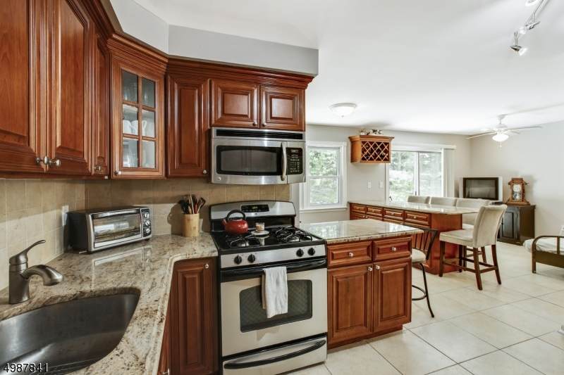 28 Wedgewood Dr - Photo 1