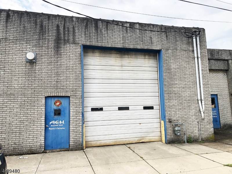 33 Roosevelt Ave - Photo 1