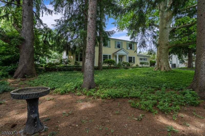 9 Fairview Ave - Photo 1