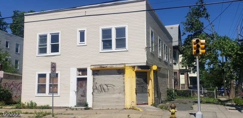 566 Hawthorne Ave - Photo 1