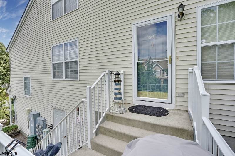 601 Wendover Ct - Photo 1