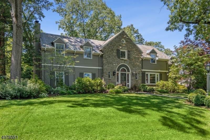 435 Wychwood Rd - Photo 1