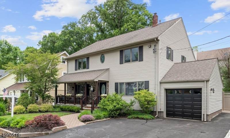 8 Lincoln Ave - Photo 1