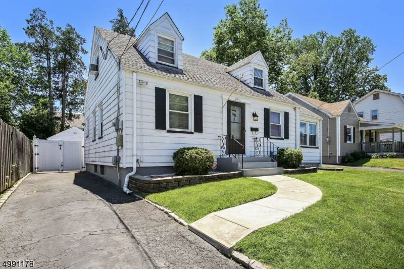 1129 Woolley Ave - Photo 1