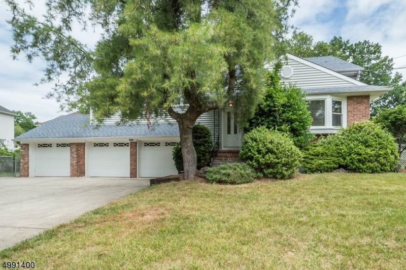4 Whitehall Ave - Photo 1