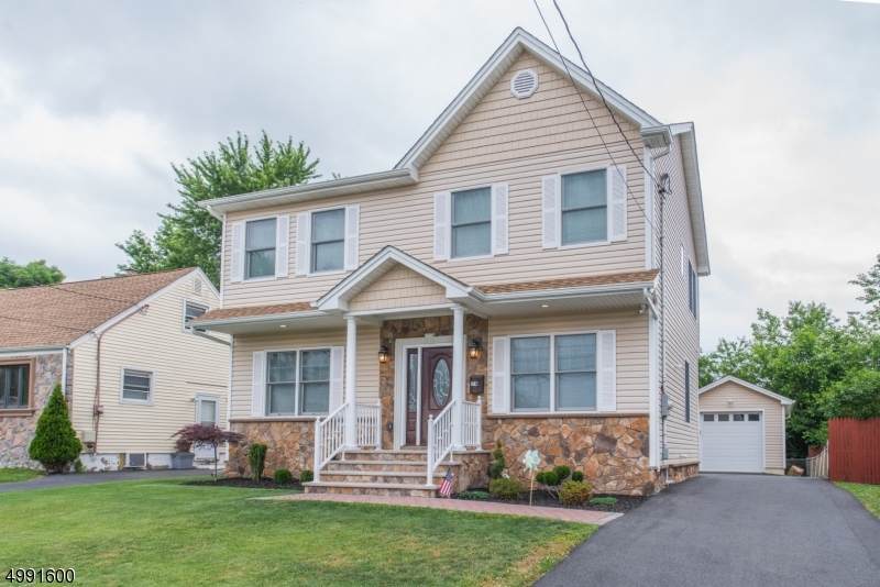 174 Bogert St - Photo 1