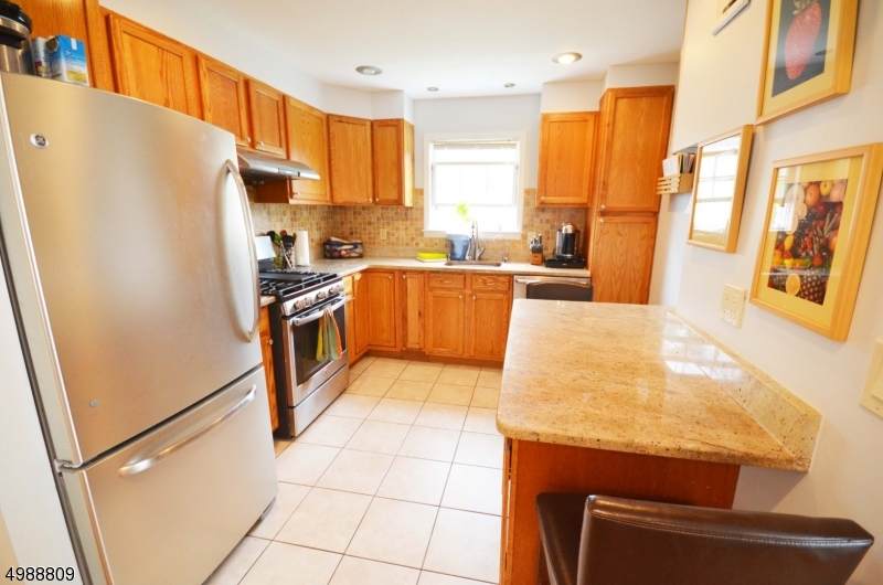 208 Livingston St - Photo 1