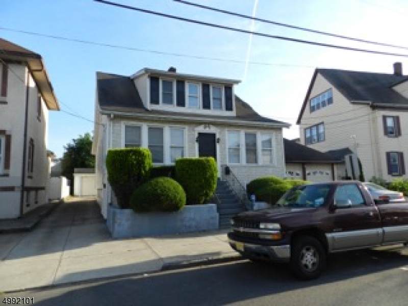 30 Danforth Ave - Photo 1