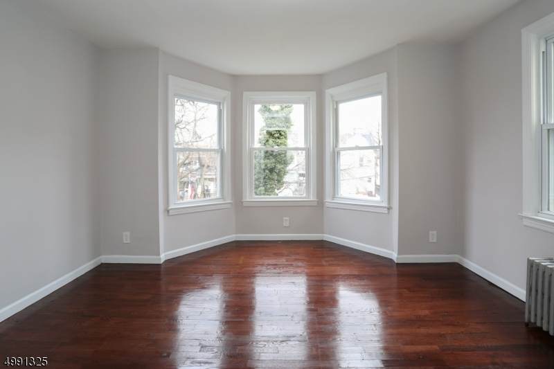160 Lincoln Ave - Photo 1