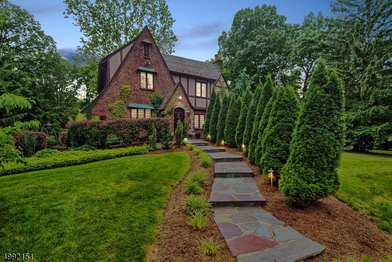 14 Hillcrest Rd - Photo 1