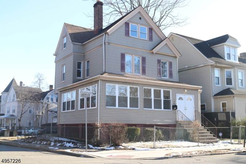 158 S Clinton St - Photo 1
