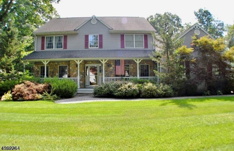 33 Chelsea Dr - Photo 1