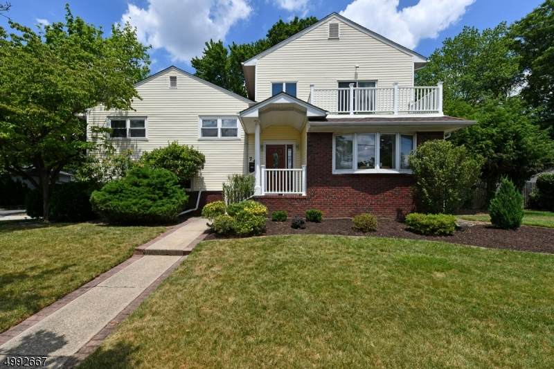 742 Sherwood Ct - Photo 1