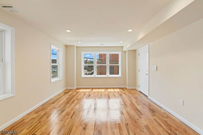 135 Congress St - Photo 1