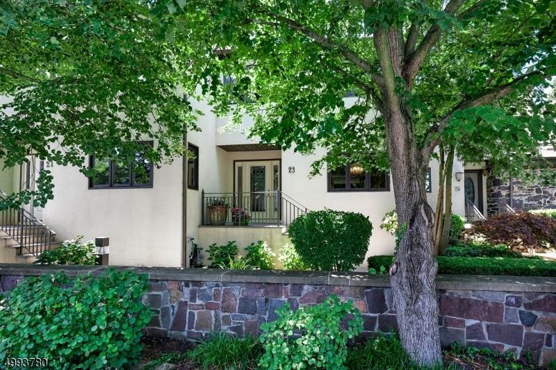 23 Lambert Ln - Photo 1