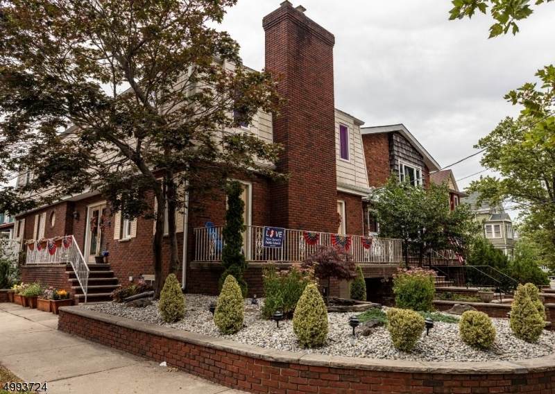 106 W 5Th St - Photo 1