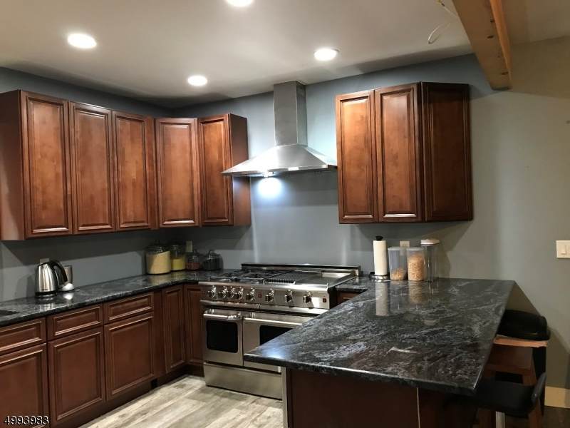 45 Philip Pl - Photo 1