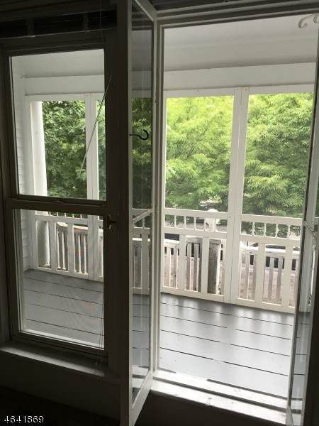 28 Franklin Pl - Photo 1