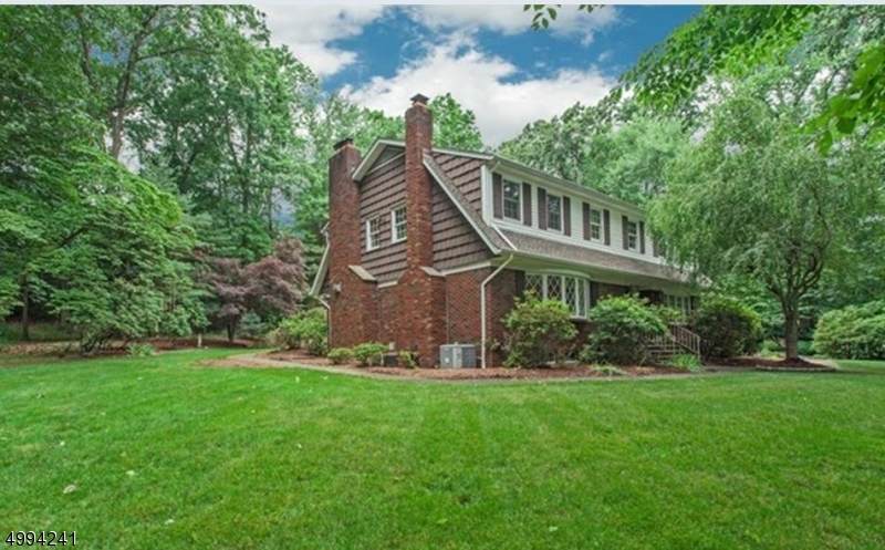 21 Hawthorne Ter - Photo 1