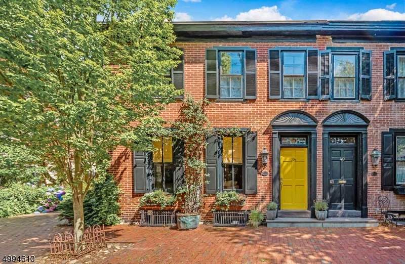 38 Coryell St - Photo 1
