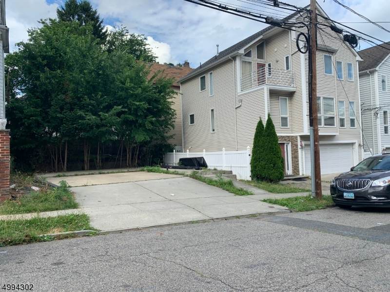 70 Westervelt Pl - Photo 1